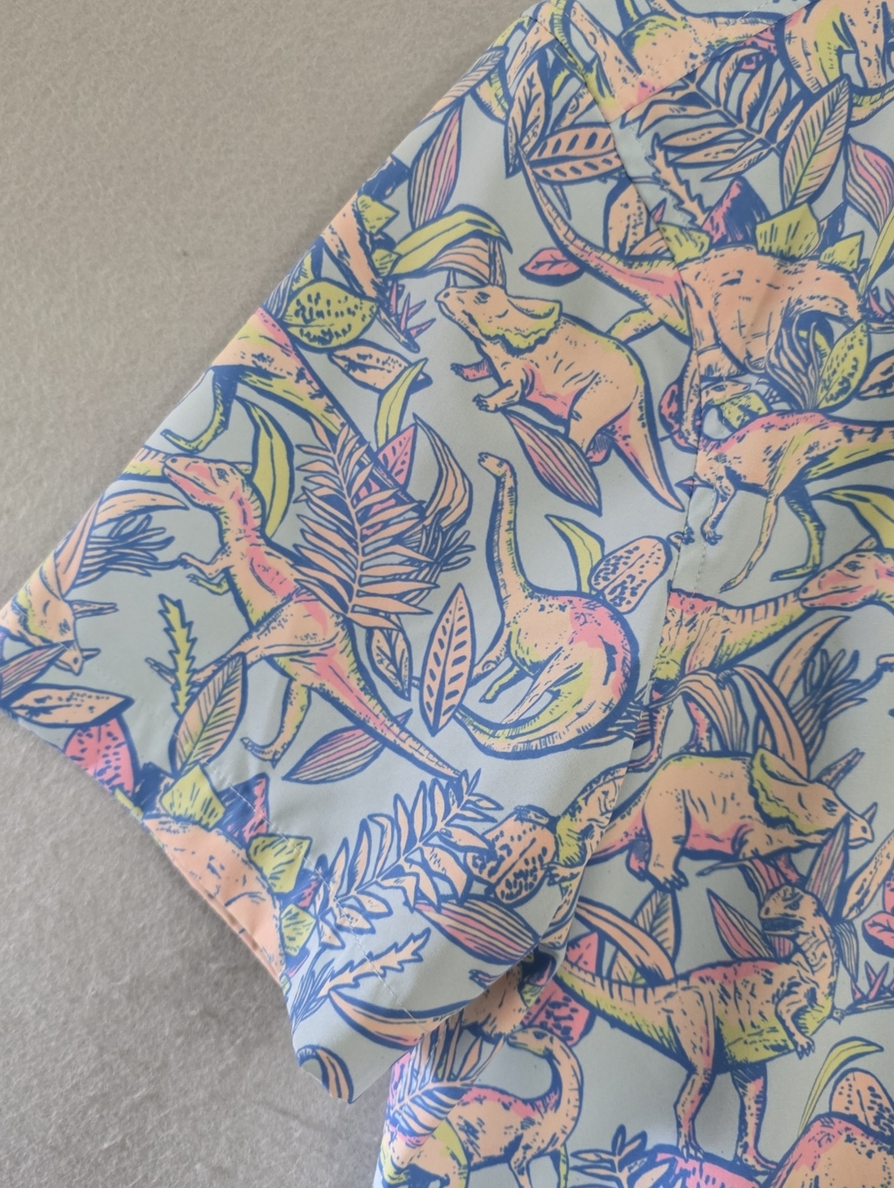 Chubbies Mens Tropical Dinosaur Short Sleeve Button Down Shirt Size Medium - Picture 7 of 10